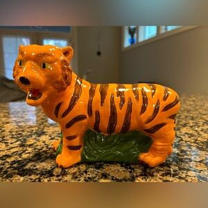 🌺New Tiger ceramic figurine handmade NEW